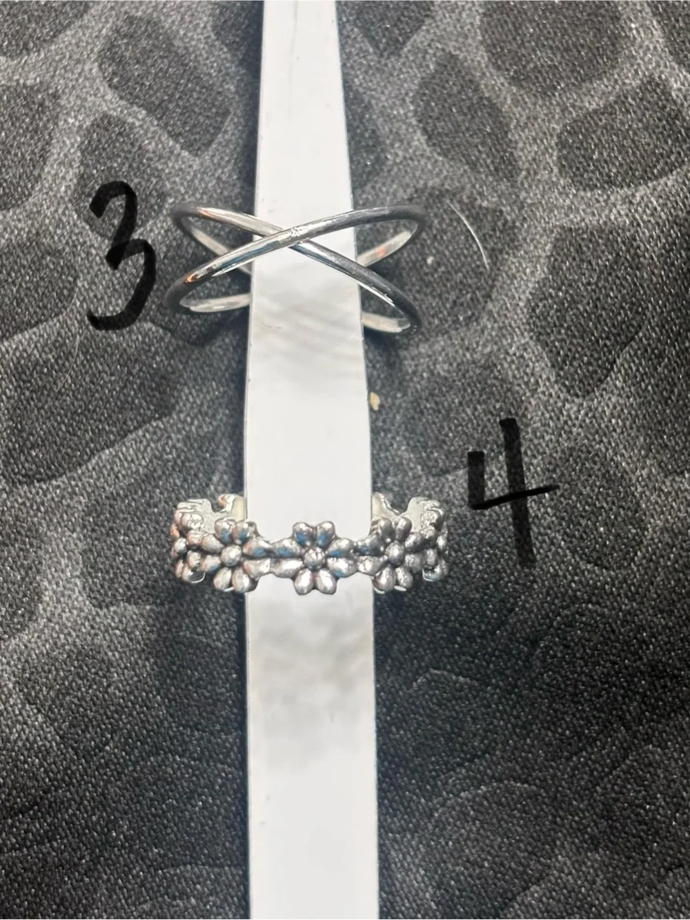 Different styles and sizes silver rings!!!